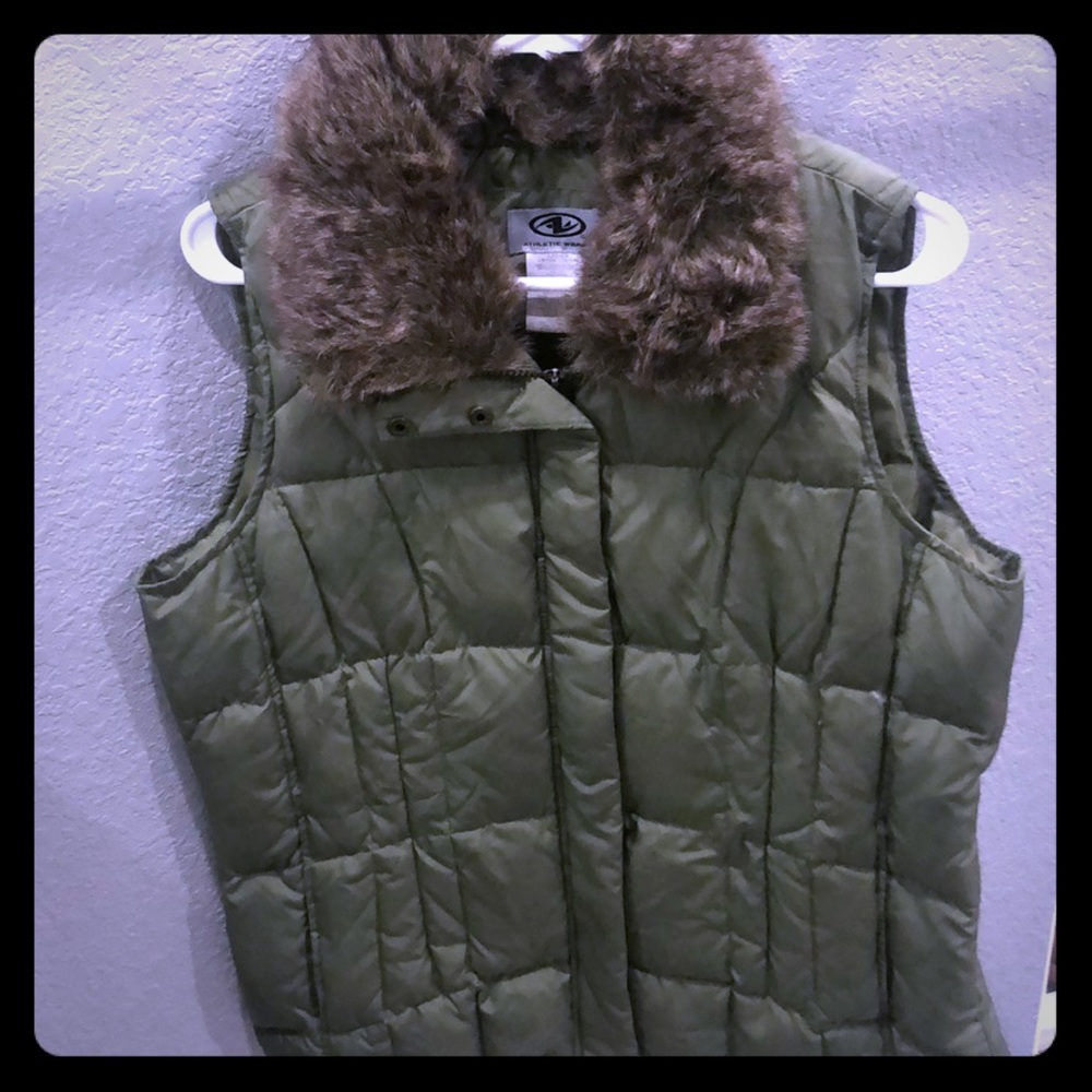 Army green winter vest with faux fur